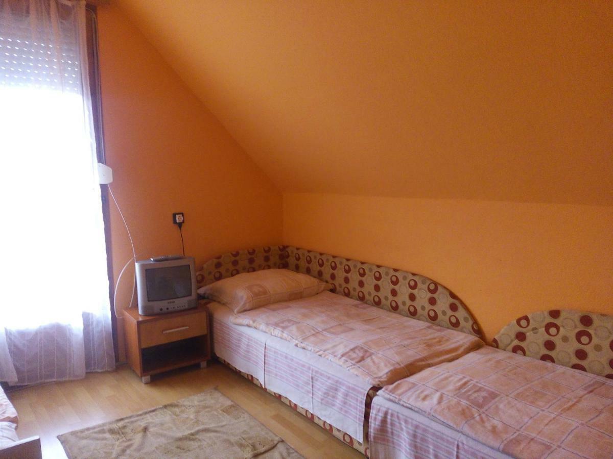 Tuenderkert Apartmanok Hajdúszoboszló Екстериор снимка