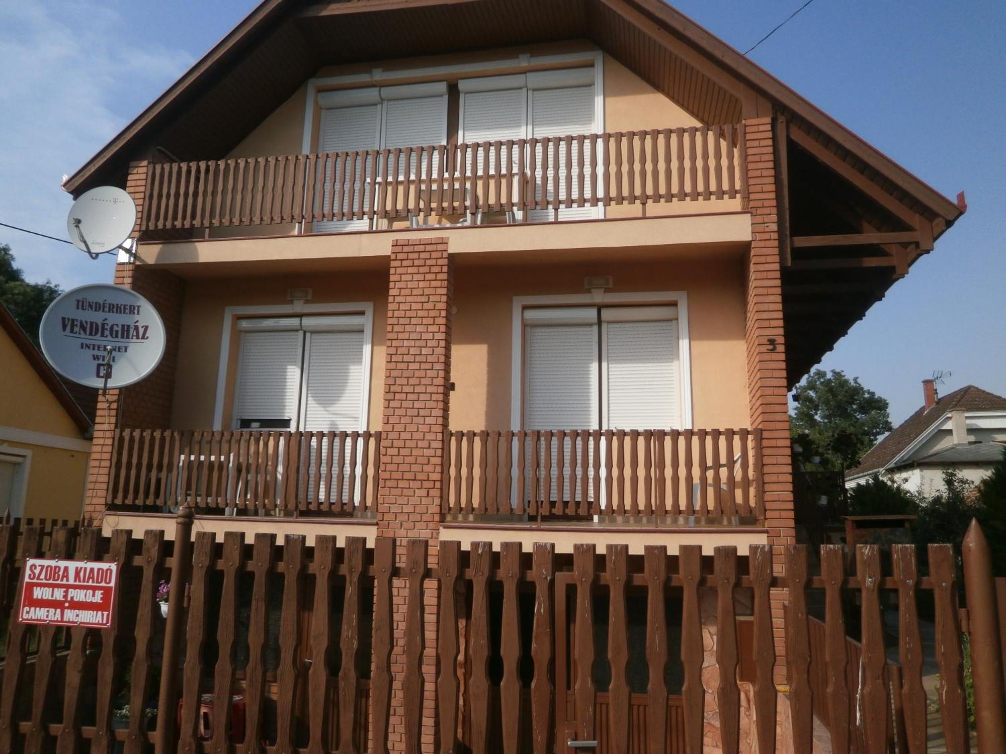 Tuenderkert Apartmanok Hajdúszoboszló Екстериор снимка